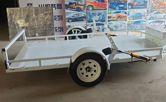 Özelleştirilebilir Beyaz Tek Akslı uzaktan kumandalı Düz ​​Yataklı Römork